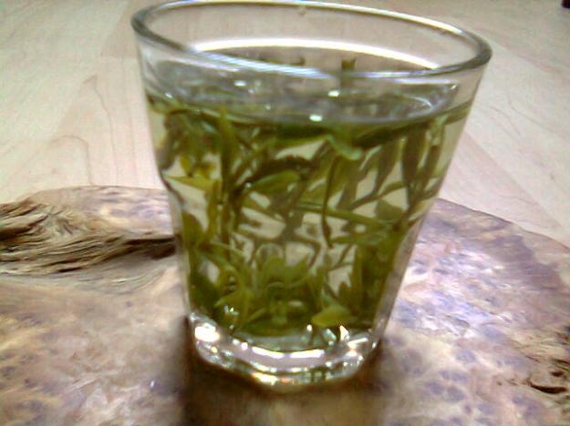 Huangshan Maofeng tanzt im Glas